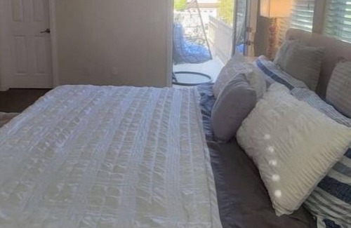 Seven Hills Casa | Beautiful comfy home w/ spa tub