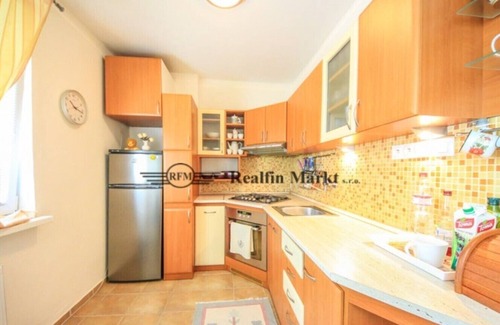 Piestany Condominio | Hermoso condominio junto al río y vista a la naturaleza cerca del centro de Adeli