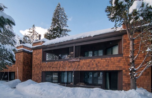 Olympic Valley Condominio | Hermoso Condominio en el corazón de Squaw Valley