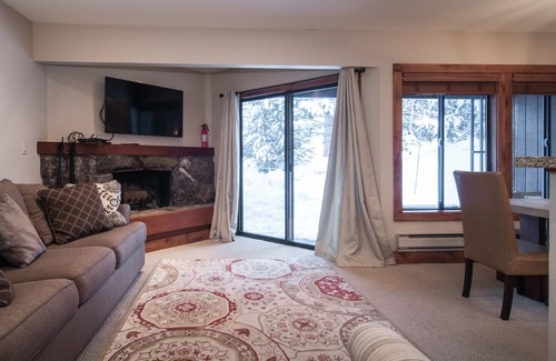 Olympic Valley Condominio | Hermoso Condominio en el corazón de Squaw Valley