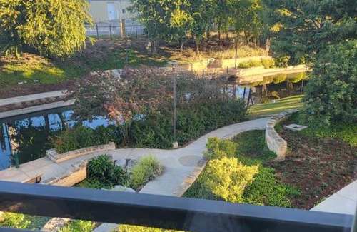 Downtown San Antonio Apartamento | Beautiful Condo on Riverwalk w King Ste Free Parking Pet friendly centrally Located on the Riverwalk