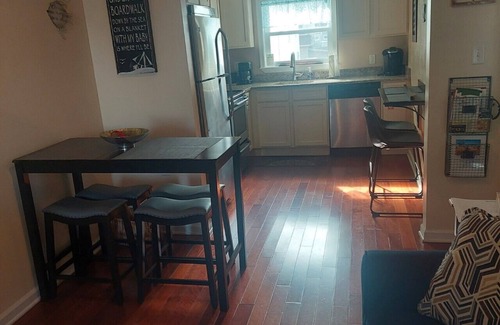 North Wildwood Condominio | Beautiful condo - one block from the beach!