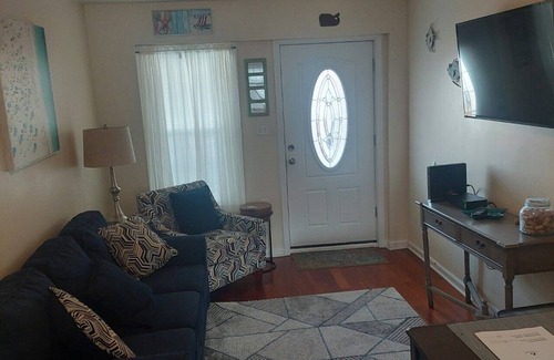 North Wildwood Condominio | Beautiful condo - one block from the beach!