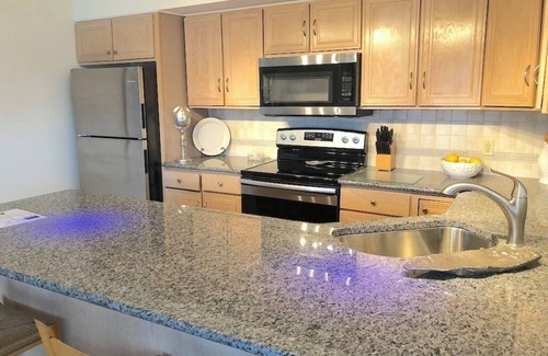 North Shores Condominio | Beautiful condo with amazing canal views!