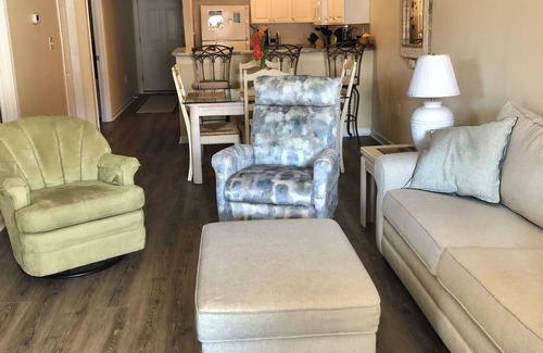 North Myrtle Beach Condominio | Ocean View Modern Condo: ¡Hora de reservar otoño e invierno (disponible mensualmente)!