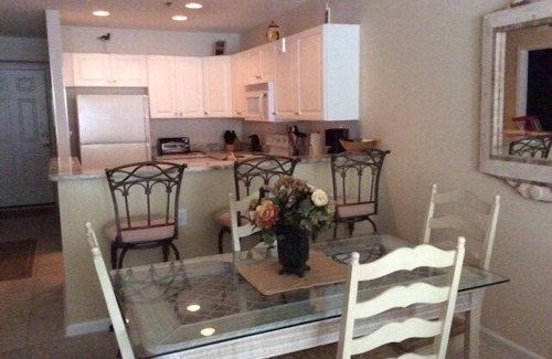 North Myrtle Beach Condominio | Ocean View Modern Condo: ¡Hora de reservar otoño e invierno (disponible mensualmente)!