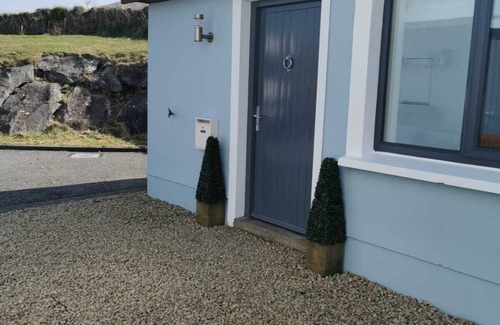Dunquin Apartamento | Beautiful Contemporary, Sea-view Studio Apartment in Dunquin.