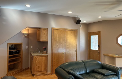 Anchorville Casa | Beautiful Contemporary 3200sq ft Lake Oasis w/ Amazing Views!