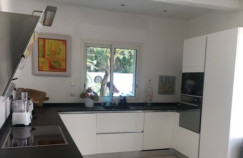 Le Redon Villa | Hermosa villa contemporánea, piscina climatizada, jacuzzi.