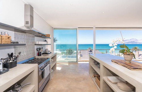 St. James Casa | Beautiful contemporary 4-bedroom house in Cape Town