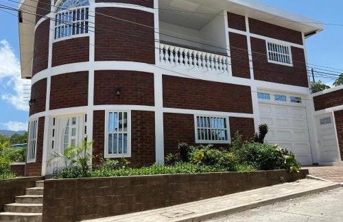 Metapan Casa | Beautiful, contemporary brick style home