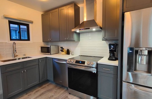 Hercules Apartamento | Beautiful Contemporary Home in Pinole Hills