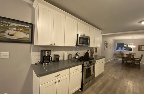 Cedar Mill Casa | Beautiful convenient 3-bedroom home