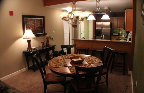 Sevierville Condominio | BEAUTIFUL&CONVENIENT.RIVERFRONT&MOUNTAIN VIEW. (ONLINE BOOKING) FREE CLEANING