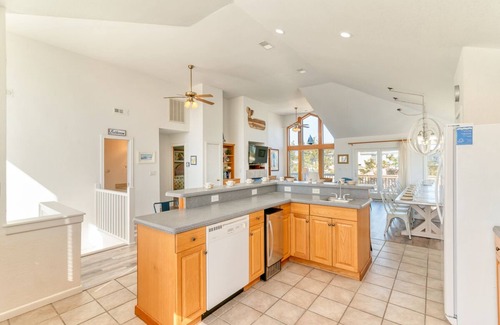 Currituck County Casa | Beautiful Corolla home with a pool and a hot tub just a short walk to the beach!