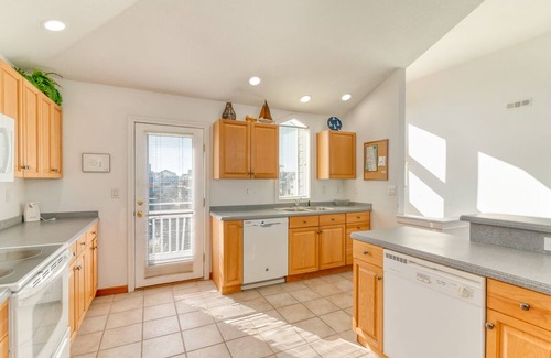 Currituck County Casa | Beautiful Corolla home with a pool and a hot tub just a short walk to the beach!