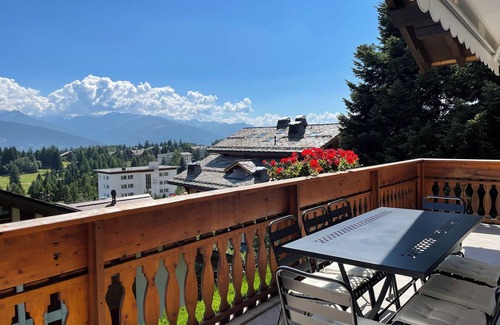 Noes Apartamento | Beautiful & cosy apartment with balcony, view and swimming pool
