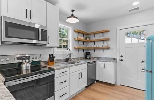East Ocean View Casa | Beautiful cottage a couple blocks from the beach