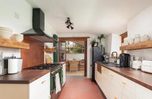 Chilcompton Casa | Beautiful Cottage nr Mendip Hills Private Parking