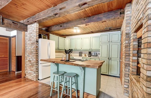 Chatsworth Cabaña | Beautiful Cottage - Sleeps 14+ Trails Sauna Fire pit No Neighbours