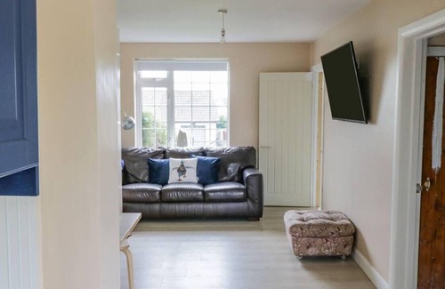 Dromahair Otro | Beautiful Cottage with Gardens, Patio & Fireplace