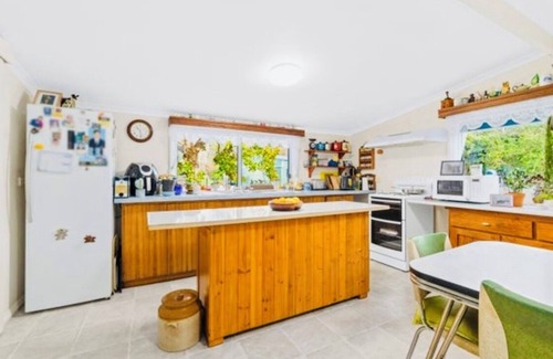 Glengarry North Cabaña | Beautiful Country Cottage in Glengarry, w/firepit, wood fires & horses welcome!