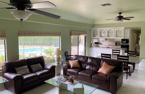 Bakersfield Casa | Beautiful Country Club Pool Home, Fenced Yard, Pets and children Welcome!