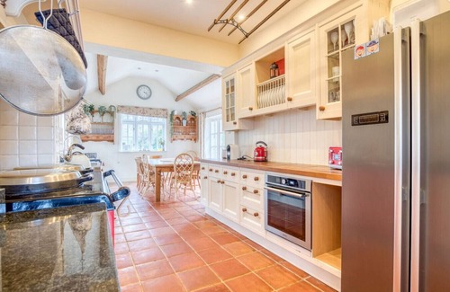 New Forest District Casa | Beautiful Country House with Forest View & Garden