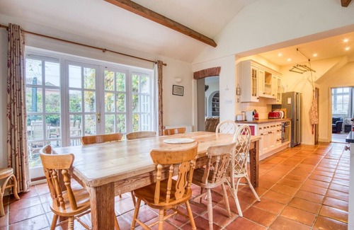 New Forest District Casa | Beautiful Country House with Forest View & Garden