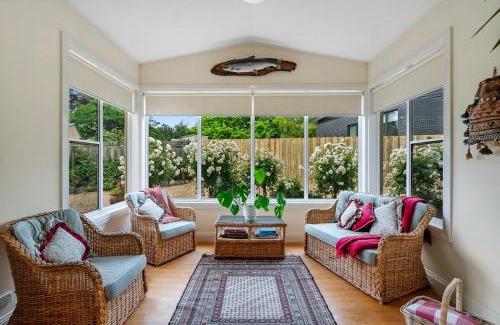 New Norfolk Casa | Beautiful country home in the Derwent Valley