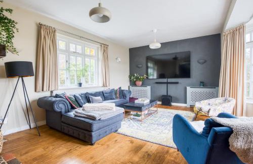 New Forest District Casa | Beautiful Country House with Forest View & Garden