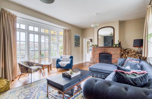 New Forest District Casa | Beautiful Country House with Forest View & Garden