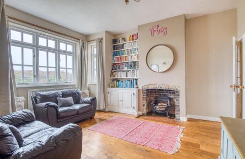 New Forest District Casa | Beautiful Country House with Forest View & Garden