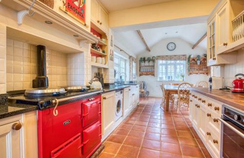 New Forest District Casa | Beautiful Country House with Forest View & Garden