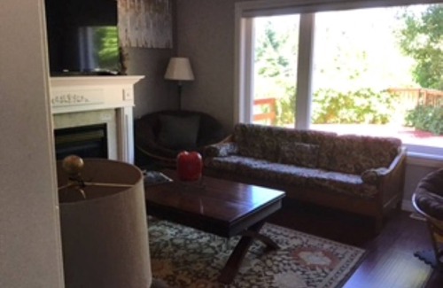 Collingwood Casa | BEAUTIFUL Cozy 5BDRM House - only 3 minute drive to Blue Mountain