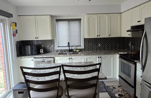 Barrie Casa | Beautiful, cozy and peaceful 2-bedroom and 1.5 bath home in Barrie