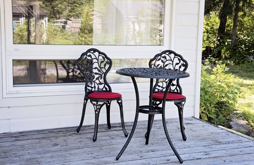 Wasaga Beach Cabaña | Beautiful cozy cottage, few steps to a sandy semi-private beach,