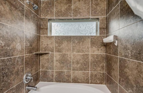 Houston Casa | Beautiful cozy home in a lovely neighborhood!