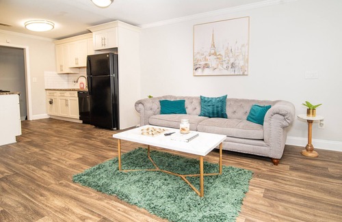 College Park Casa | Beautiful Cozy Home away Home 5 min From Airport / Downtown Atlanta