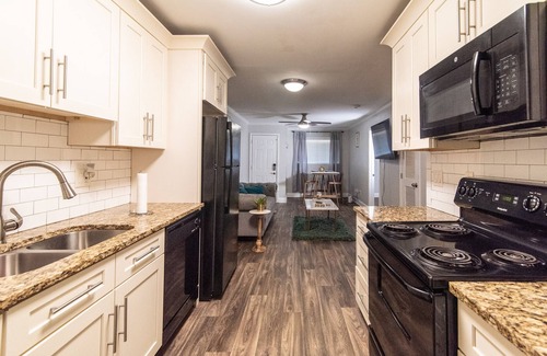 College Park Casa | Beautiful Cozy Home away Home 5 min From Airport / Downtown Atlanta