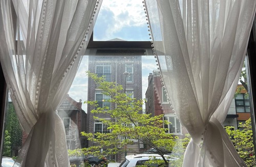 Wicker Park Casa | Beautiful, cozy, stylish Bucktown, Wicker Park House, perfect Chicago location.