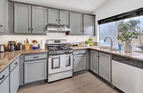 Stevenson Ranch Casa | Beautiful Cozy Home Near Magic Mountain & Shopping in Stevenson Ranch