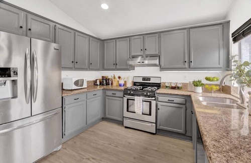 Stevenson Ranch Casa | Beautiful Cozy Home Near Magic Mountain & Shopping in Stevenson Ranch