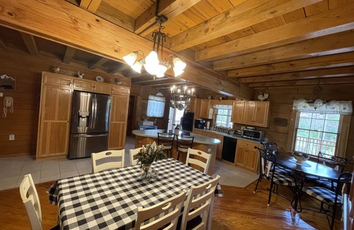 Deep Run Casa | Beautiful Creek-front Cabin convenient to Greenville and Kinston