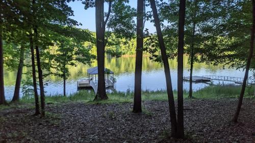 Henderson Casa | Beautiful Custom-built, Lodge-like Kerr Lake Home, non-smoking