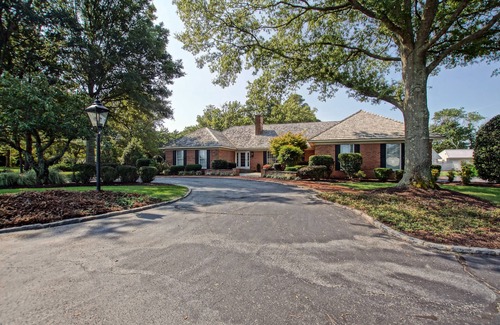 Selbyville Casa | Beautiful custom home on 1.5 acres with large heated saltwater pool and spa!