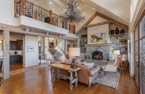 Glenville Casa | Beautiful custom home in Chinquapin