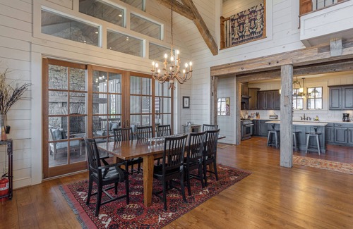 Glenville Casa | Beautiful custom home in Chinquapin