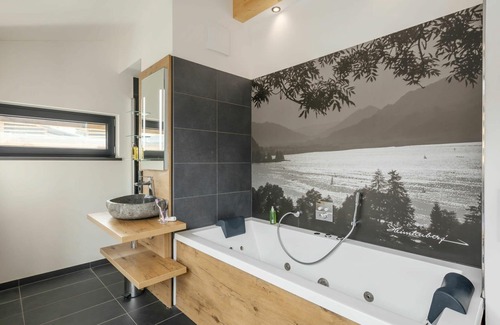 Leutkirch im Allgau Casa | Estupenda casa de vacaciones privada con WIFI, piscina, jacuzzi, TV, terraza, aparcamiento