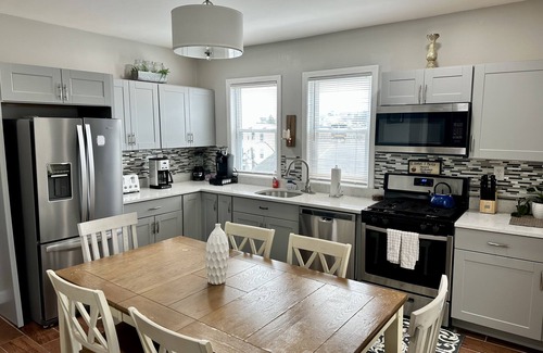 Meeting House Hill Condominio | Beautiful decor 3rd FL condo walk to MBTA and mins to Downtown Boston